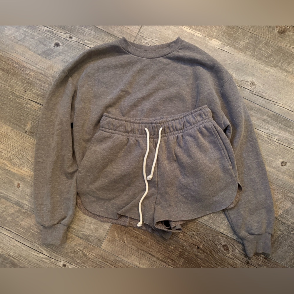 Wild Fable Heather Gray Crewneck Sweater